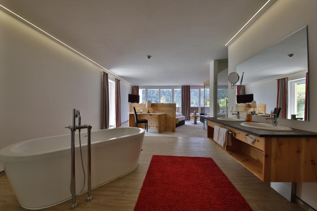 Romantik Resort&SPA Der Laterndl Hof Haldensee Værelse billede