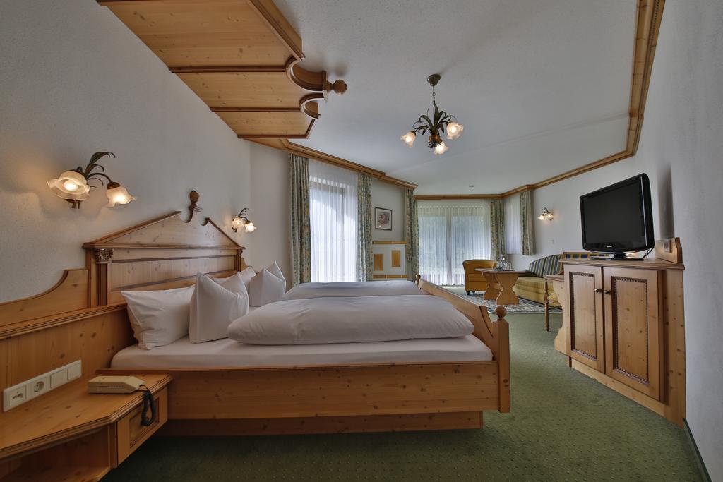 Romantik Resort&SPA Der Laterndl Hof Haldensee Værelse billede